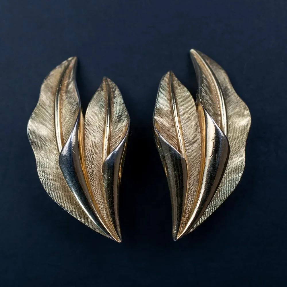 Vintage gold leaf earrings clip on, signed Crown Trifari leaves jewelry